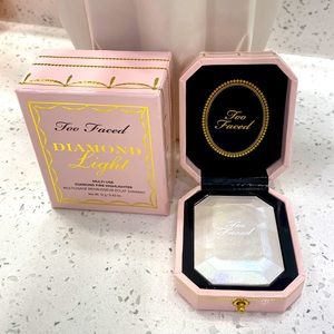 Too Faced Diamond light highlighter